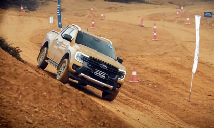 Ford Driving Skills for Life - Kỹ năng lái xe đường địa hình: Phần 3 - Kỹ năng lái xe qua vách nghiêng